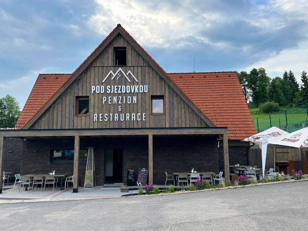 Penzion a Restaurace Pod Sjezdovkou Cenkovice Esterno foto